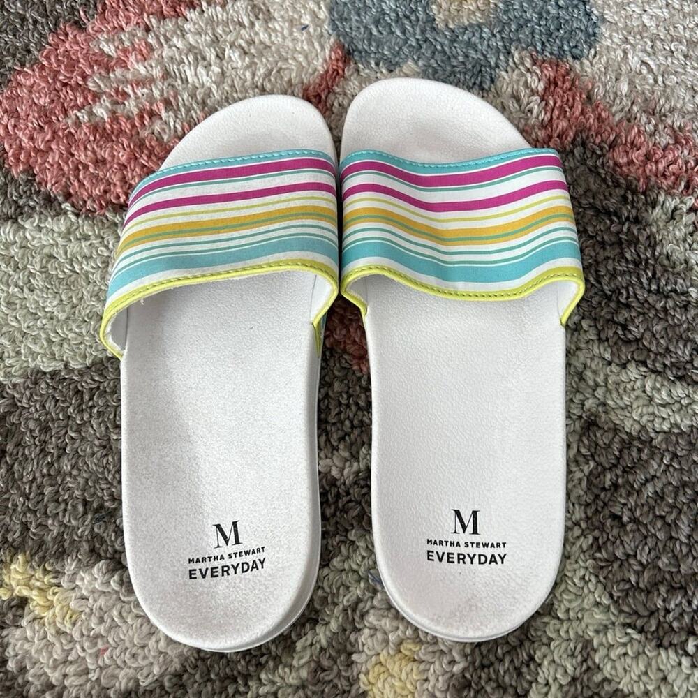 martha stewart flip flops size large 9/10 never worn
